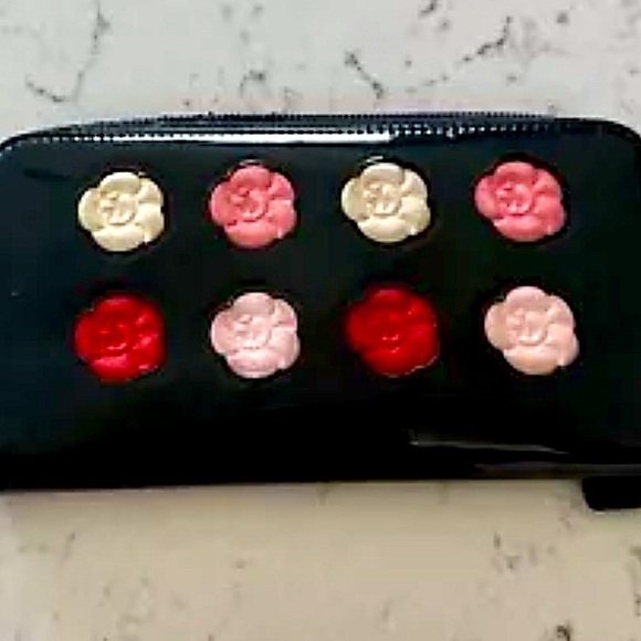 Chanel Camellia Makeup Palette Patent Leather Long Wallet - Picture 1 of 12